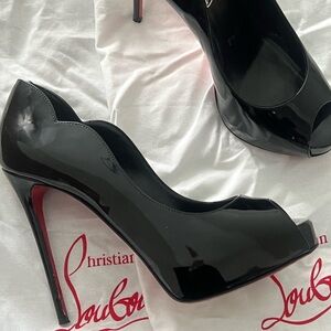 Christian Louboutin Hot chick Alta Peep Toe ❣️